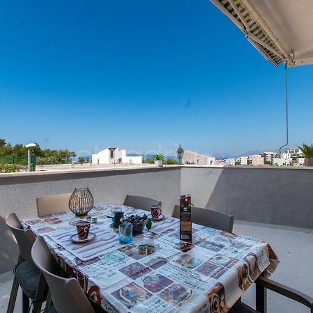 Apartment Vesna With Balcony & Free Parking Makarska Bagian luar foto