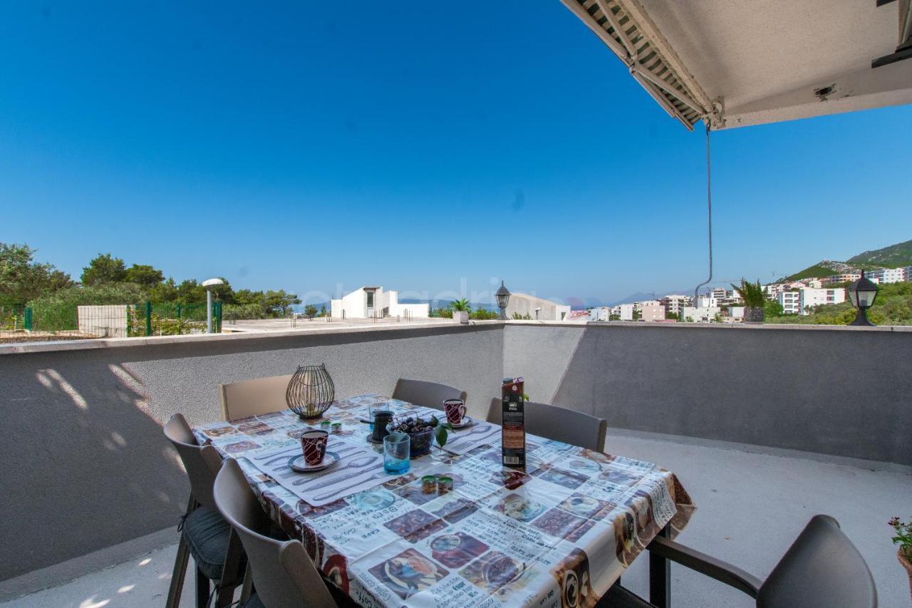 Apartment Vesna With Balcony & Free Parking Makarska Bagian luar foto
