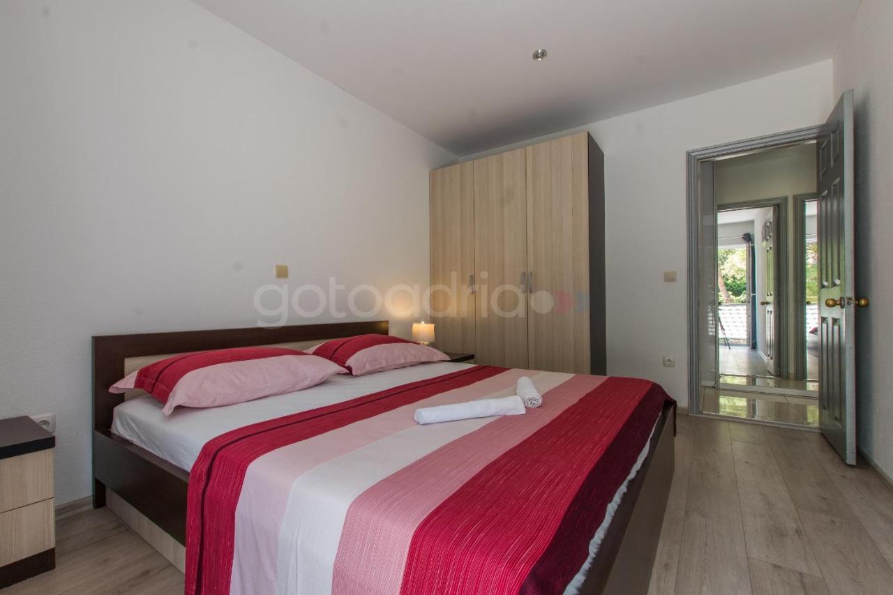 Apartment Vesna With Balcony & Free Parking Makarska Bagian luar foto