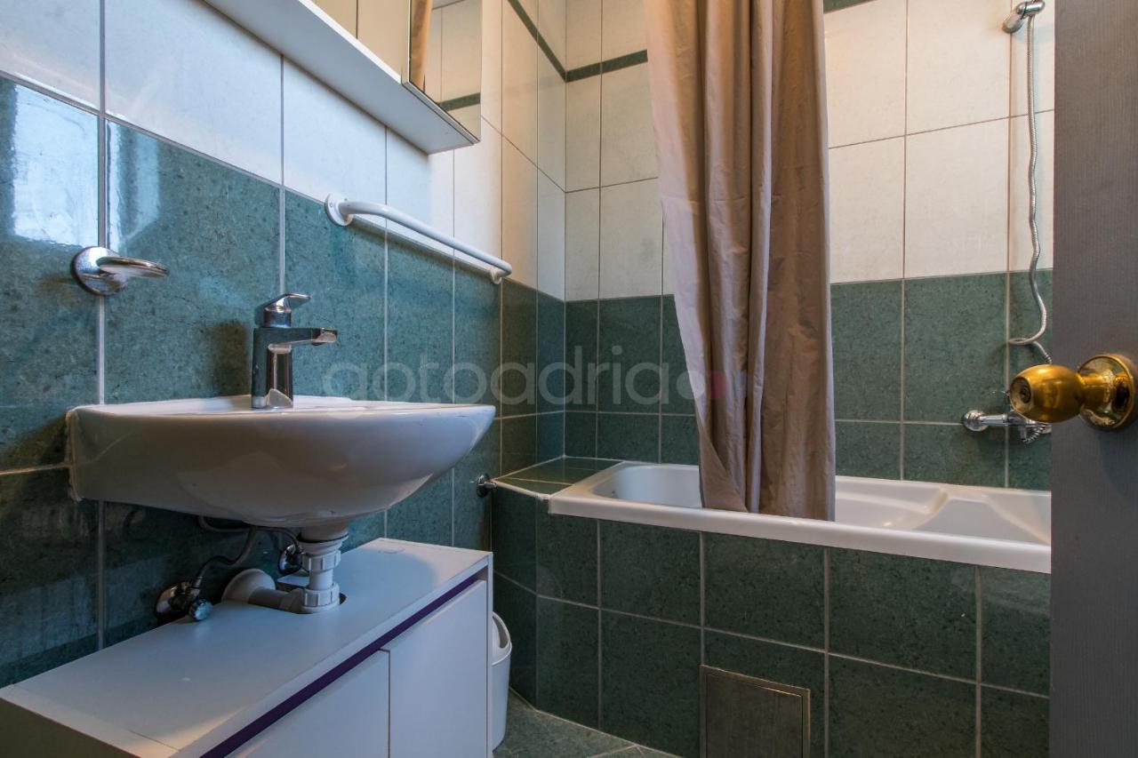 Apartment Vesna With Balcony & Free Parking Makarska Bagian luar foto